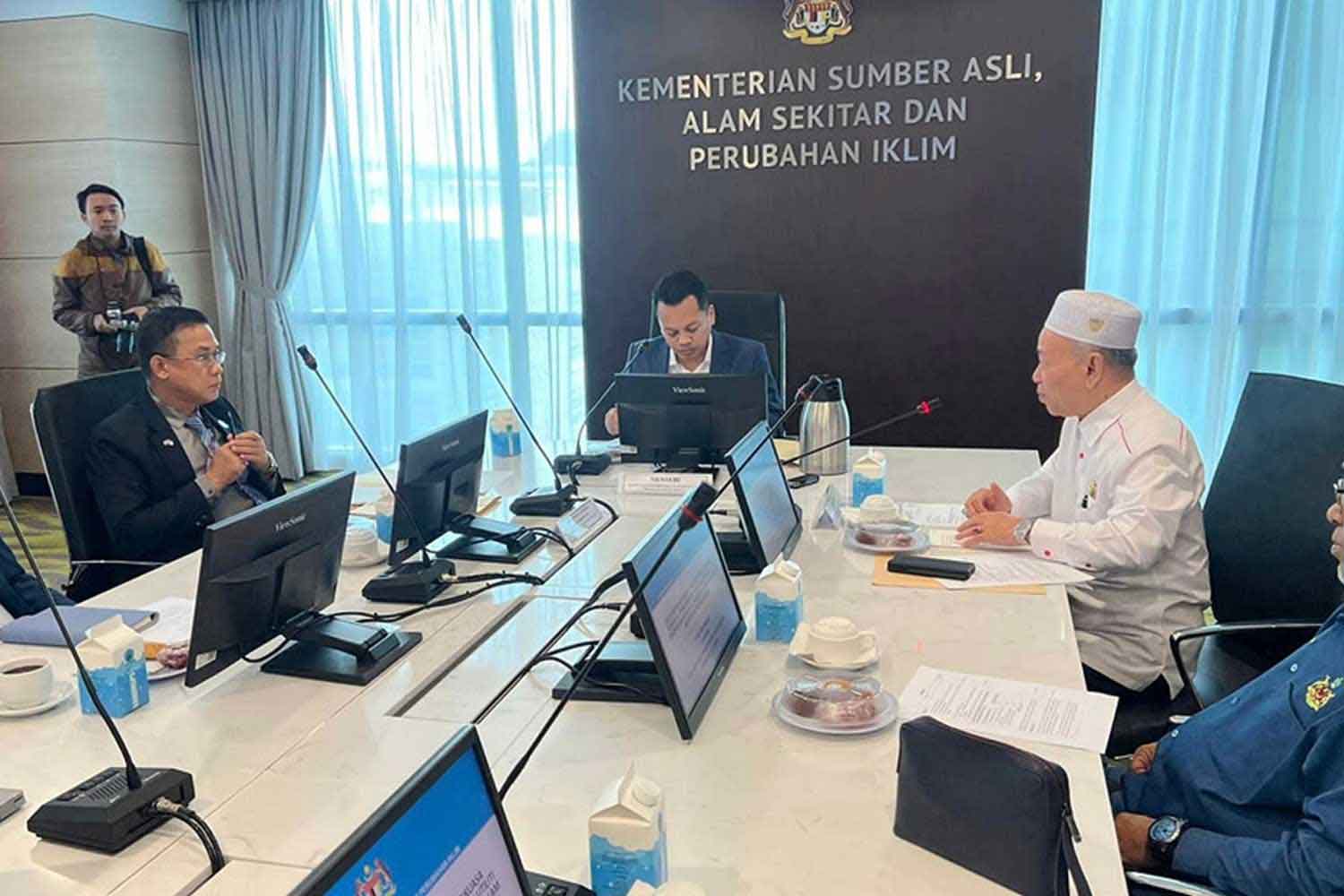 Exco kerja raya jumpa Menteri di Putrajaya, sekali kena 'sekolah' kes AKSB